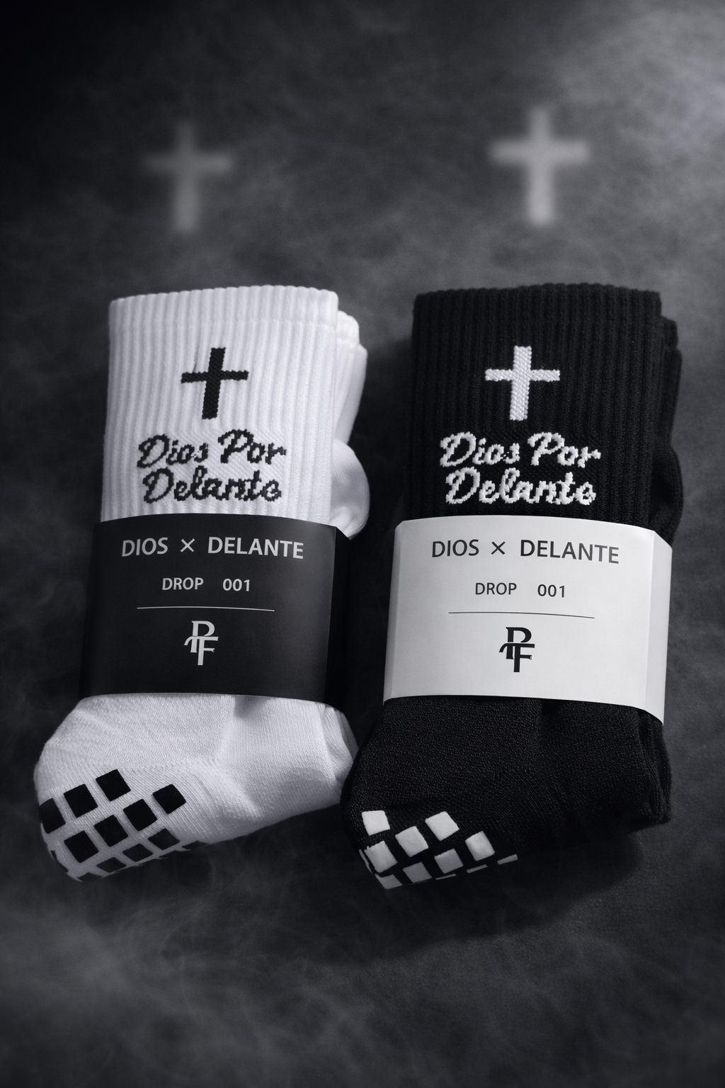 "DIOS POR DELANTE" GRIP SOCKS